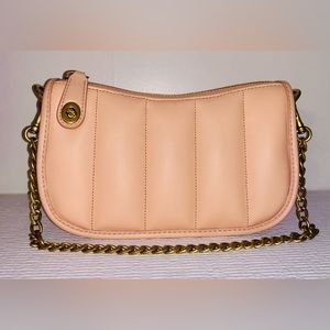 ❌SOLD❌NWOT Coach Swinger 20 with Quilting - Faded Blush